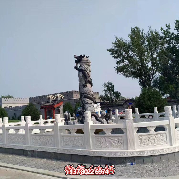 漢白玉石雕欄板，為景區水池提供防護及園林裝飾