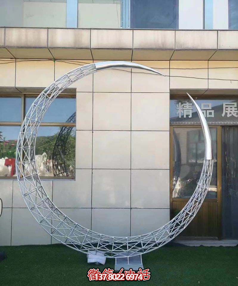 精致月亮雕塑，為您的別墅庭院增添美感
