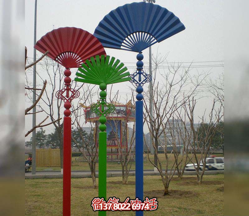 彩繪折扇雕塑，點(diǎn)綴戶(hù)外路邊創(chuàng)意空間