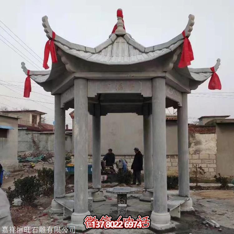 仿古石雕亭子，增添學校公園獨特韻味