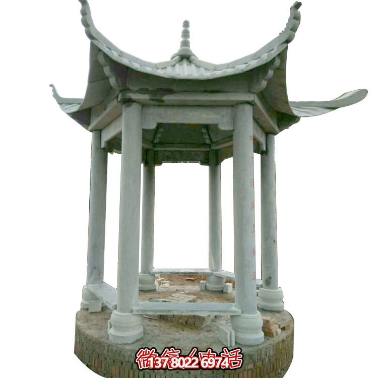 山頂簡易涼亭，讓您輕松觀賞美景